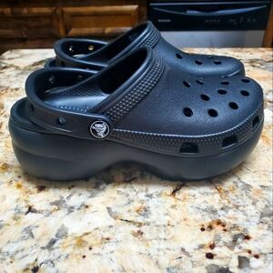 Crocs Women's Classic Platform Clog (Size 6)